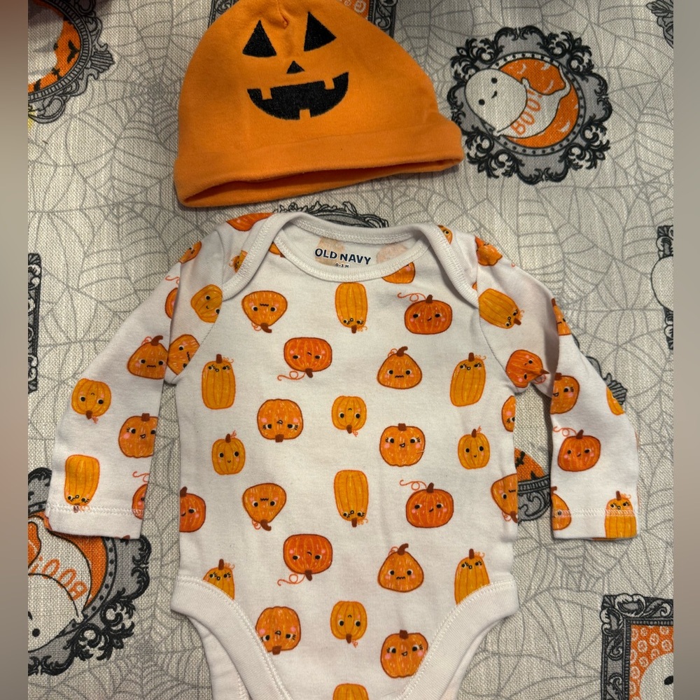 Old Navy White and Orange Pumpkin Onesie with Pumpkin Hat